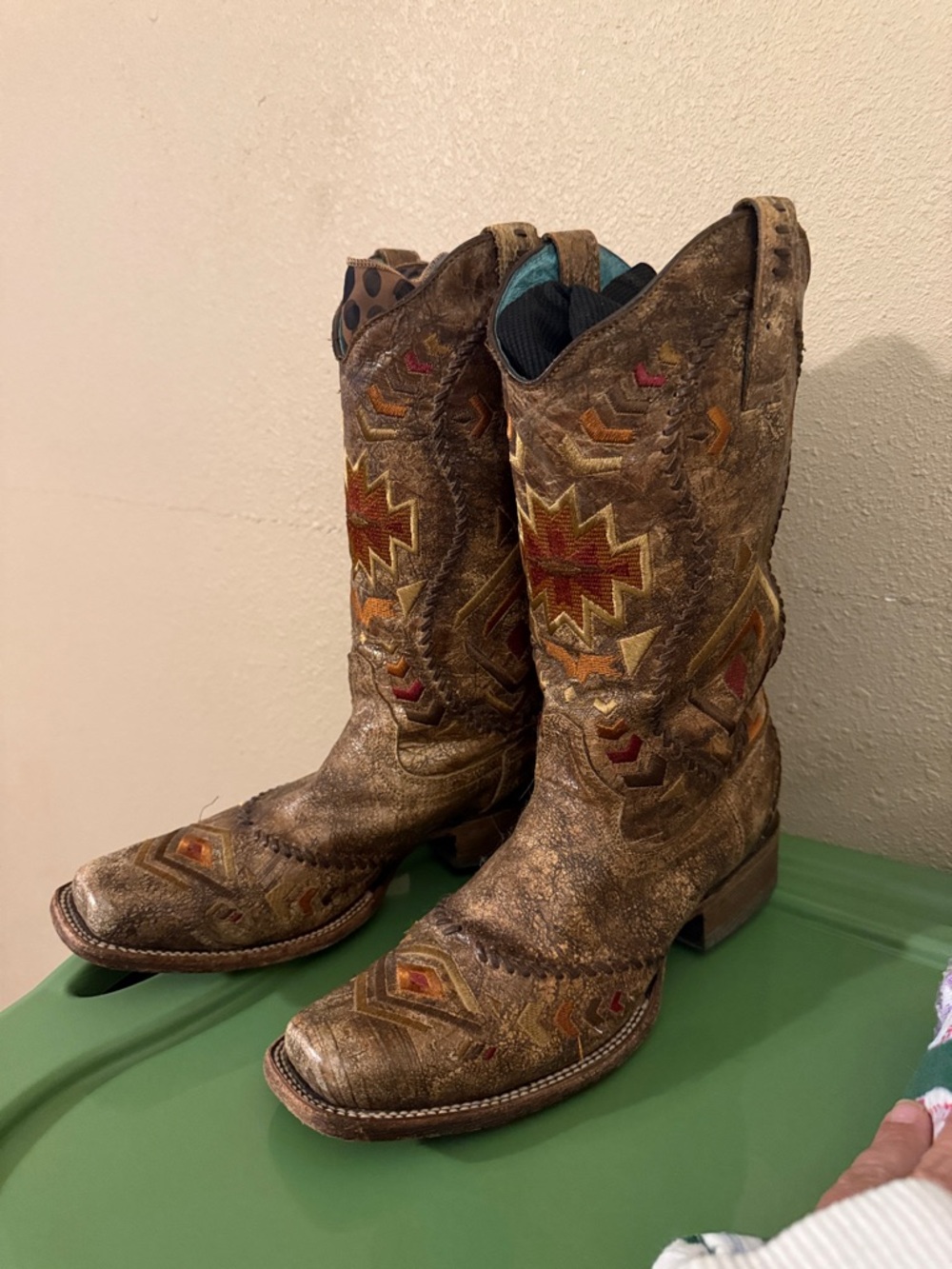 Corral Brown Distressed Leather Embroidered Western Heeled Boots